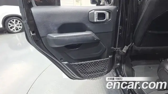 Jeep Wrangler 2018 — Photo 17/31