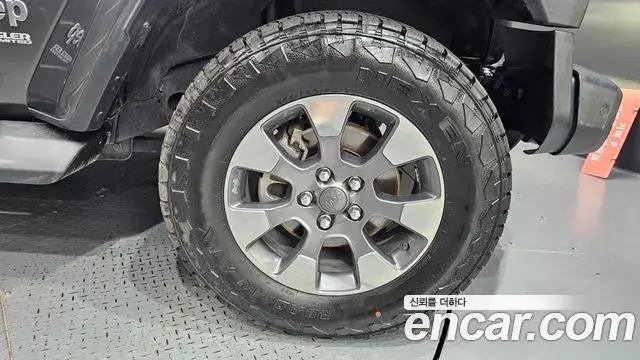 Jeep Wrangler 2019 — Şəkil 16/31