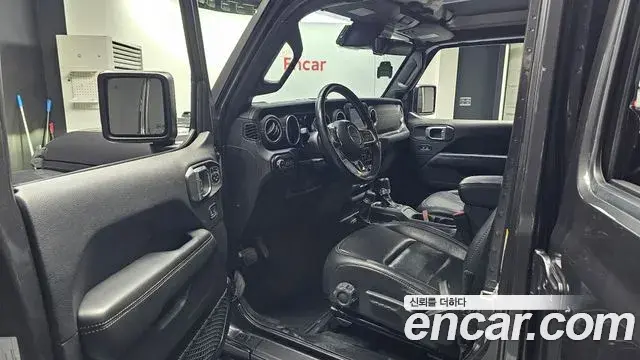 Jeep Wrangler 2019 — Şəkil 7/31