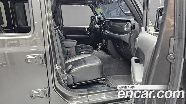 Jeep Wrangler 2019 — Şəkil 30/31