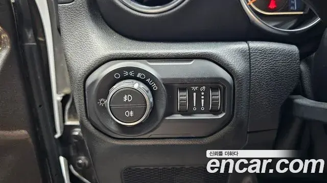 Jeep Wrangler 2019 — Şəkil 17/31