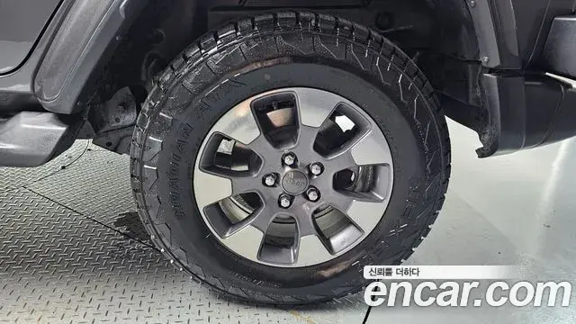 Jeep Wrangler 2019 — Şəkil 28/31