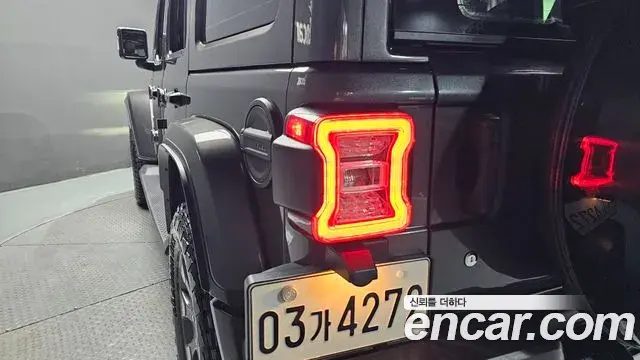 Jeep Wrangler 2019 — Şəkil 10/31