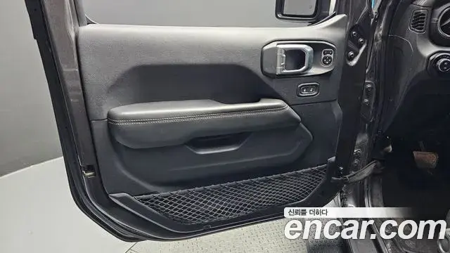 Jeep Wrangler 2019 — Şəkil 4/31
