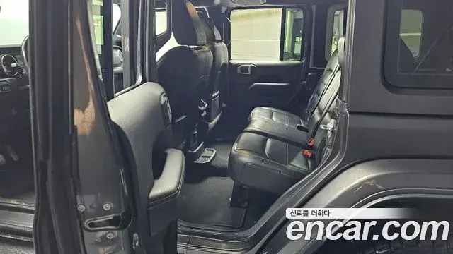 Jeep Wrangler 2019 — Şəkil 24/31