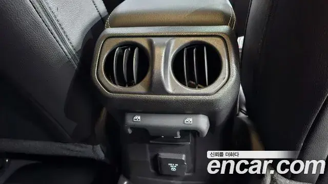 Jeep Wrangler 2019 — Şəkil 12/31
