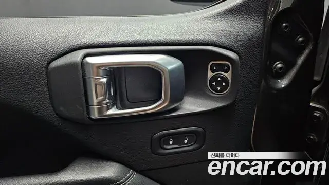 Jeep Wrangler 2019 — Şəkil 25/31