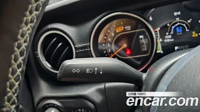 Jeep Wrangler 2019 — Şəkil 14/31