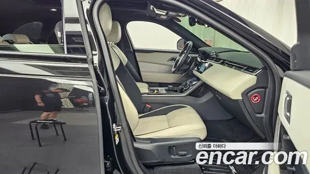 Land Rover Range Rover Velar 2019 — Photo 1/20