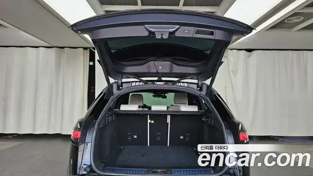 Land Rover Range Rover Velar 2019 — Photo 11/20