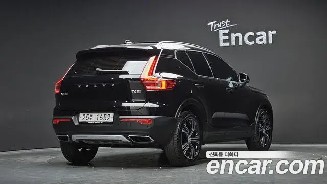 Volvo XC40 2019 — Фото 2/20