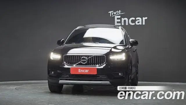 Volvo XC40 2019 — Фото 3/20