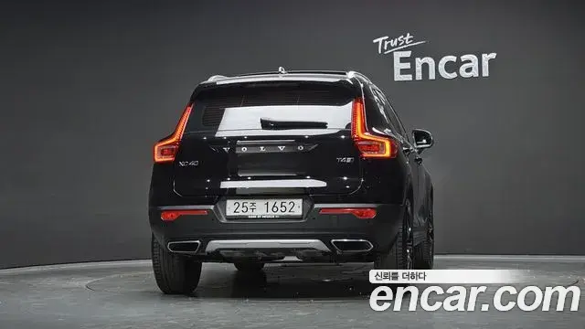Volvo XC40 2019 — Фото 4/20