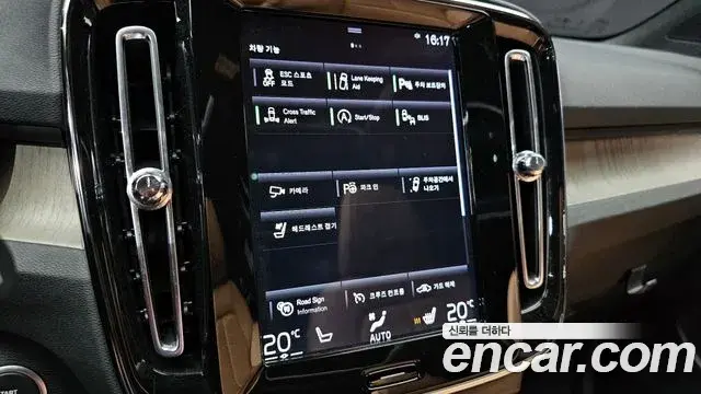 Volvo XC40 2019 — Фото 15/20