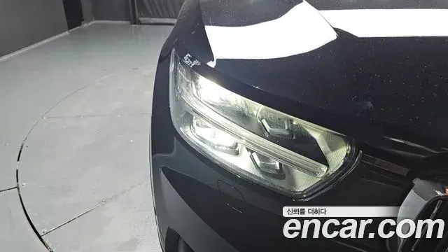Volvo XC40 2019 — ფოტო 18/30