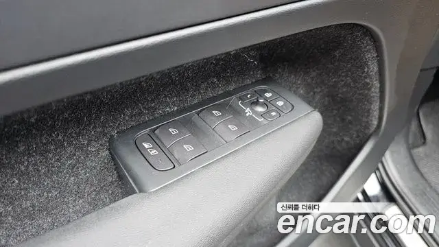 Volvo XC40 2019 — ფოტო 13/30
