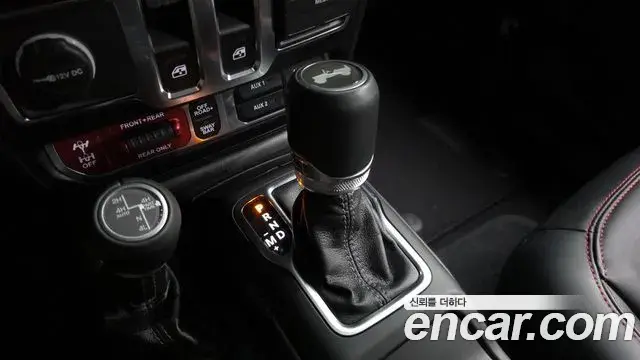 Jeep Wrangler 2024 — ფოტო 8/20