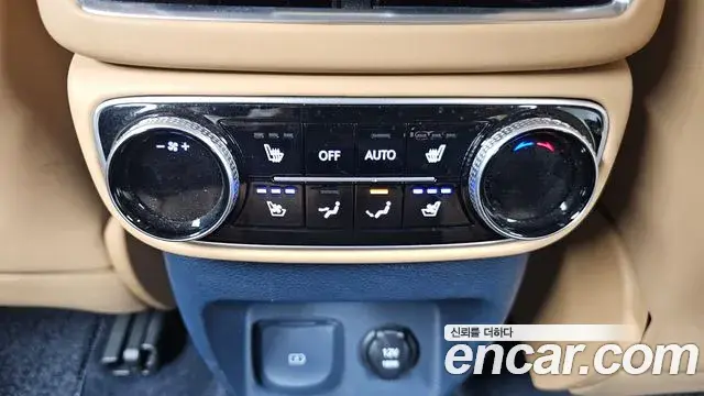 Genesis GV80 2021 — ფოტო 17/20