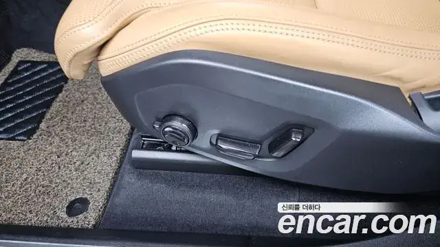 Volvo XC90 2021 — Şəkil 28/34