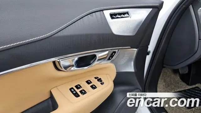 Volvo XC90 2021 — Şəkil 16/34