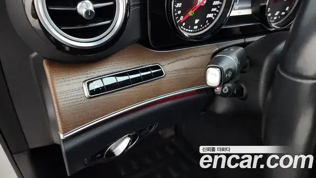 Mercedes-Benz E-Class 2020 — Фото 16/20