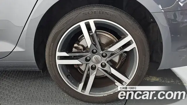 Audi A4 2019 — Photo 28/30