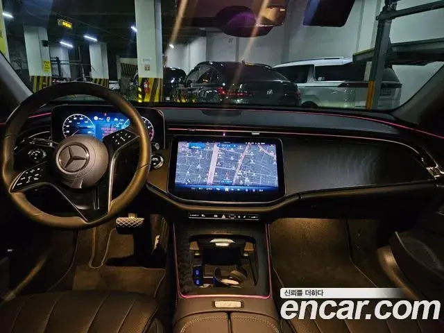 Mercedes-Benz E-Class 2025 — Photo 11/14