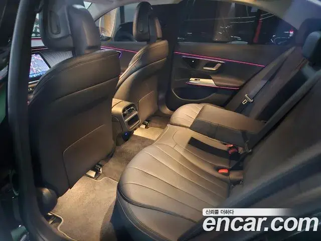 Mercedes-Benz E-Class 2025 — Photo 3/14