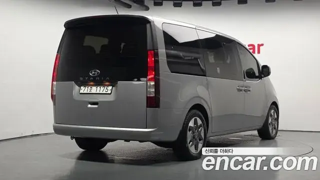 Hyundai Staria 2021 — Фото 2/20