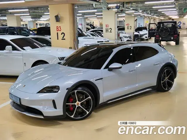 Porsche Taycan 2024 — Photo 2/20