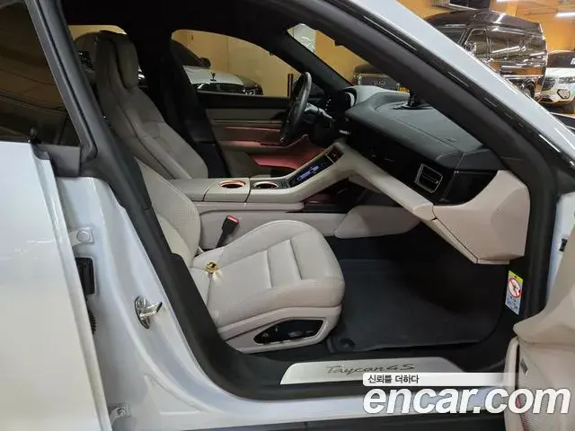 Porsche Taycan 2024 — Photo 8/20