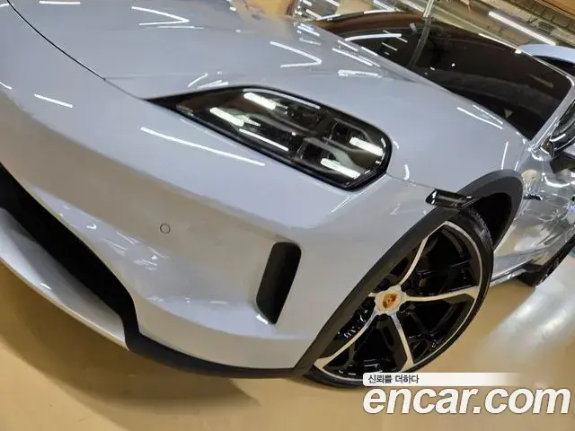 Porsche Taycan 2024 — Photo 1/20