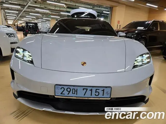 Porsche Taycan 2024 — Photo 19/20