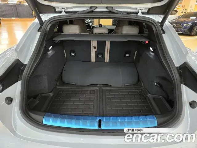 Porsche Taycan 2024 — Photo 15/20