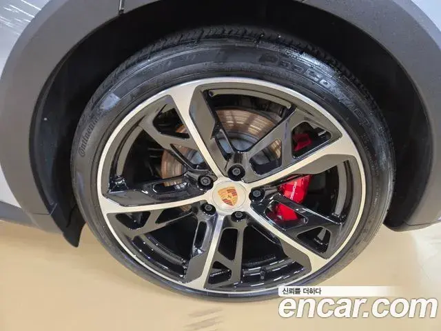 Porsche Taycan 2024 — Photo 7/20