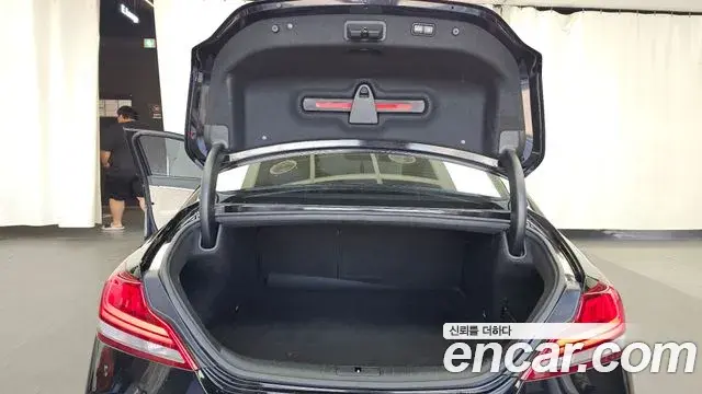 Genesis G70 2019 — ფოტო 17/20