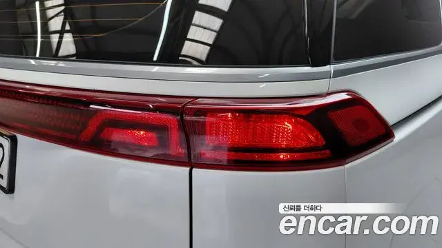Kia Carnival 2022 — ფოტო 7/30