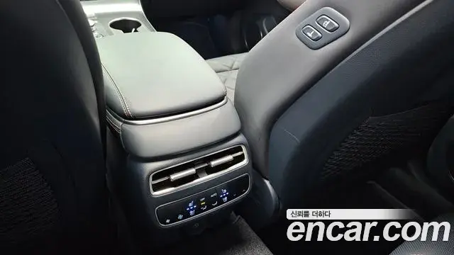 Genesis GV70 2024 — Photo 27/34