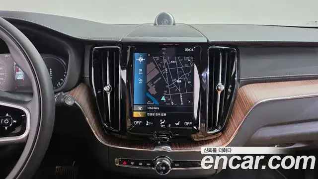 Volvo XC60 2021 — Şəkil 19/36