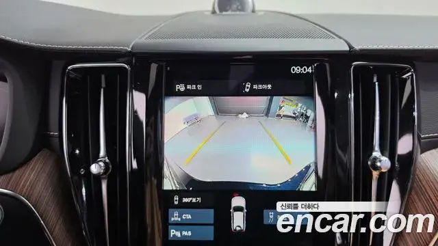 Volvo XC60 2021 — Şəkil 14/36