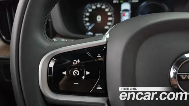 Volvo XC60 2021 — Şəkil 15/36