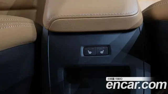 Volvo XC60 2021 — Şəkil 25/36