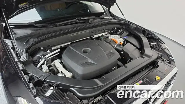 Volvo XC60 2021 — Şəkil 31/36