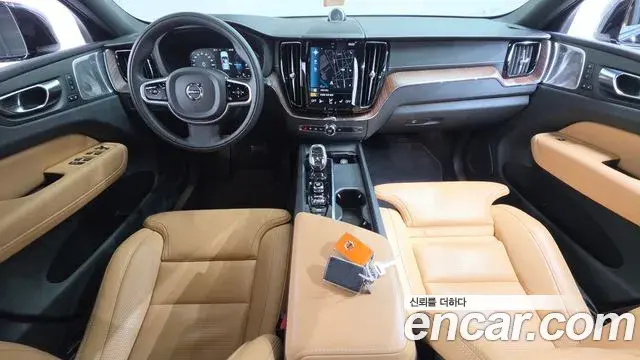 Volvo XC60 2021 — Şəkil 16/36