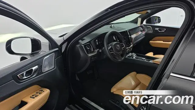 Volvo XC60 2021 — Şəkil 13/36