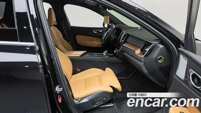 Volvo XC60 2021 — Şəkil 6/36