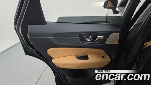 Volvo XC60 2021 — Şəkil 9/36