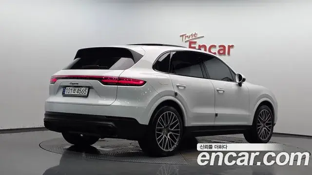Porsche Cayenne 2023 — ფოტო 1/39