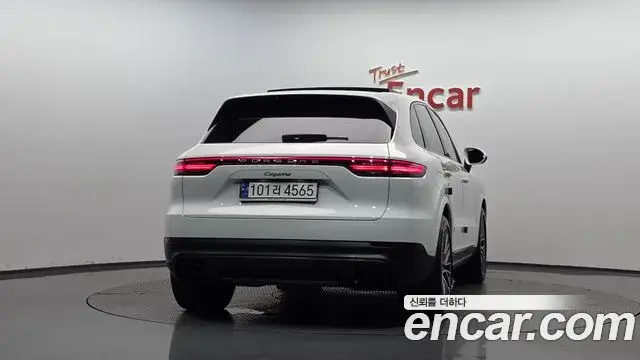 Porsche Cayenne 2023 — ფოტო 13/39