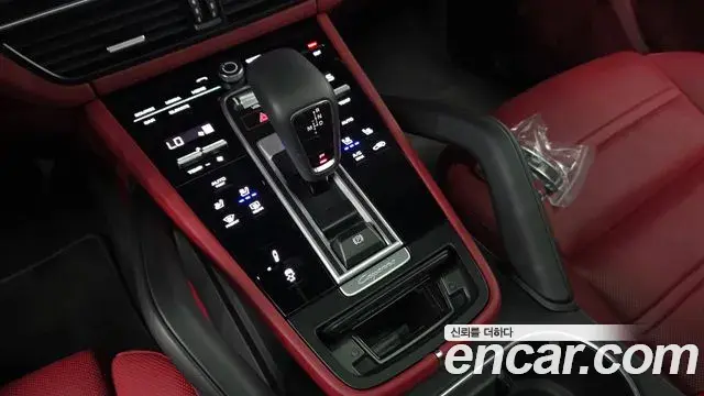Porsche Cayenne 2023 — ფოტო 33/39